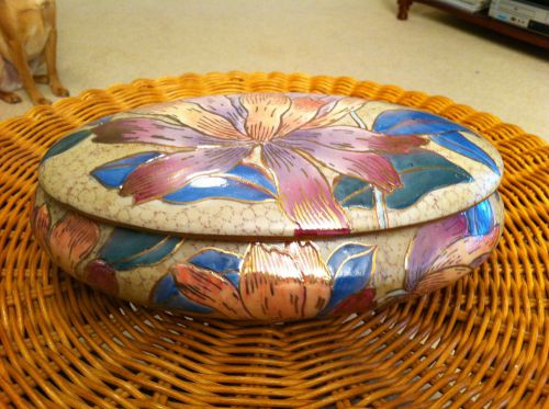 Vintage Porcelain Handpainted Jewellery / Trinket Box B-059