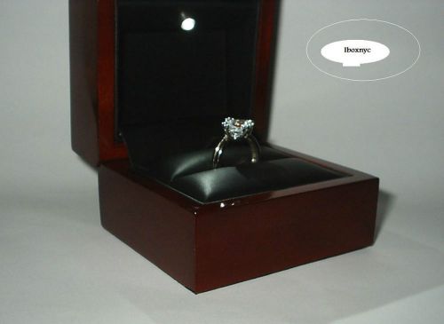 NEW BRIGHT LED LIGHTED MAHOGANY WOOD FANCY ENGAGEMENT RING GIFT LIGHT BOX CASE