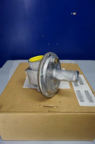 NEW 1  1/4 ” MAXITROL NATURAL GAS PRESSURE REGULATOR