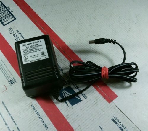 MOTOROLA 2580600E01 13.8VDC CENTER+ AC ADAPTER AA8