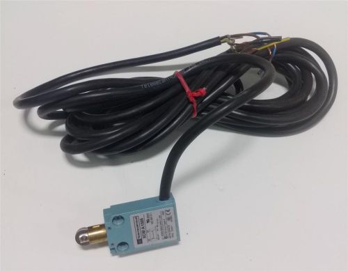 TELEMECANIQUE LIMIT SWITCH XCM A1025