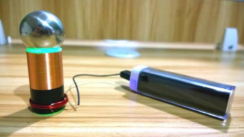 5 V Mini Tesla&#039;s coil wireless transmission test