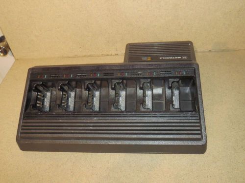 MOTOROLA RADIO BATTERY CHARGER MODEL NTN1177D - 6 BAYS (D1)