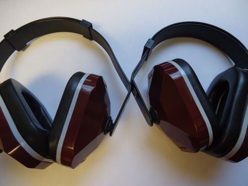 Lot of two 3M Earmuff Model 1000