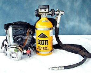 Scott SKA-PAK 5 Minute Type C Respirator 2216 Psi w/ Mask &amp; Regulator SABA