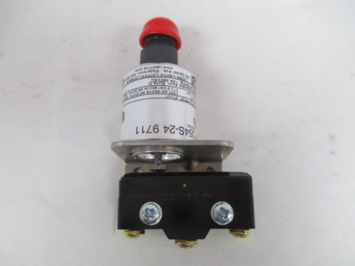 NEW UNITED ELECTRIC UE J54S-24-9711 3-30PSI PRESSURE SWITCH 480V-AC 15A D213175