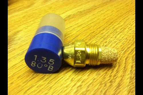 Oil Burner Nozzle Delavan 1.35 GPH 80 Degrees B New