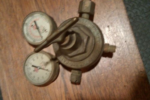 VINTAGE VICTOR DUAL GAGE INDUSTRIAL HEAVY BRASS REGULATOR FUNKY DECOR FOUND ART