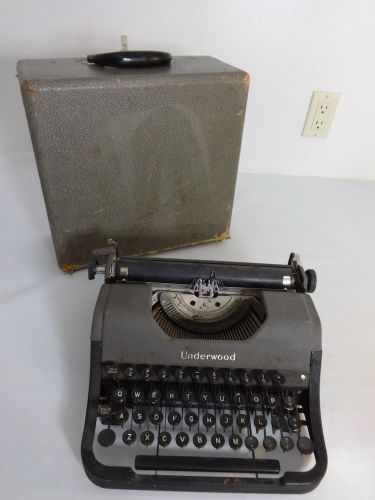 UNDERWOOD MANUAL TYPEWRITER JUNIOR CORRESPONDENT PORTABLE MFG 1951 SER # J45914