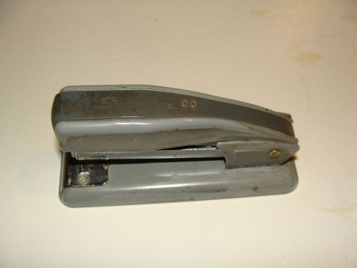 SMALL SWINGLINE STAPLER 99