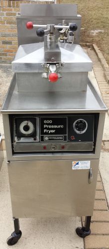 Henny Penny PFG-600 Heavy Duty Commercial Pressure Fryer Gas