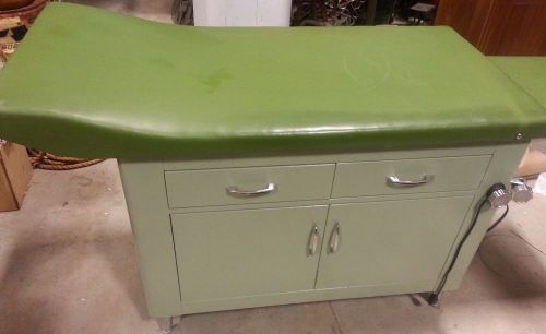 Vintage United Metal Fab.Co.Medical Exam Table .Vet, Tattoo, Massage etc Green