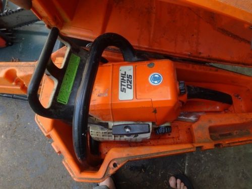 Stihl 025 chainsaw w case + manual needs tune up