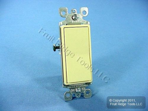 New Leviton Ivory Decora Rocker Wall Light Switch 15A Single Pole 5601-2I Boxed