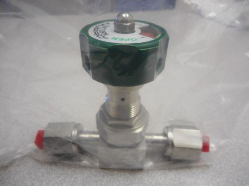 SWAGELOK NUPRO 6LV-DAFR4-P-GR VALVE, GREEN HDLE .25 FVCR w/ Connect Stub 1/4&#034;