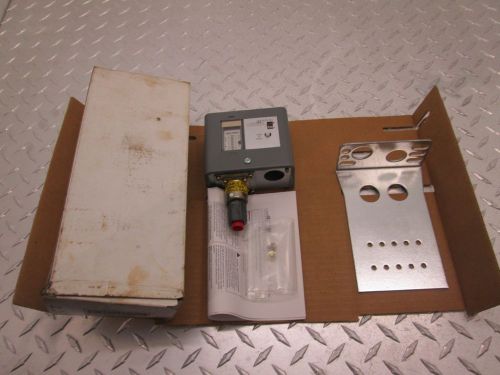 Johnson controls 970ka-7 high pressure lockout control w/ mounting hardware for sale