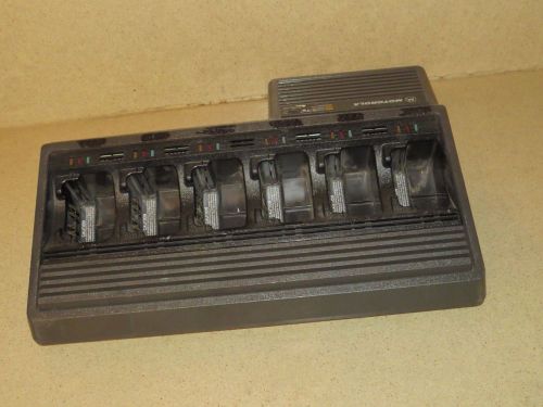 MOTOROLA RADIO BATTERY CHARGER MODEL NTN1177D - 6 BAYS (C1)