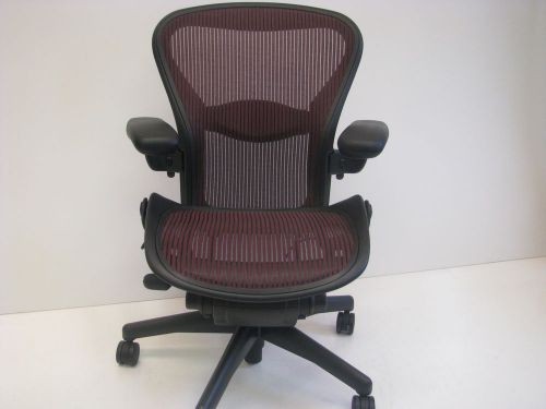 Aeron semi adjustable herman miller*sizeb* red certified refurbished*nearnew ! for sale