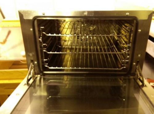 CADCO SMALL COUNTERTOP ELECTRIC CONVECTION OVEN  MODEL OV-250