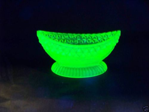 VASELINE URANIUM GLASS OPEN MASTER BOAT SALT  TABLEWARE  ((id121199 ))