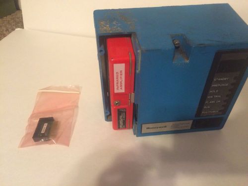 BC700L 1000 Honeywell Flame Safeguard Control W/ Amplifer C7015 Program Module