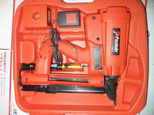 &#034;MINT&#034; Paslode IM200-S16 Cordless Utility Stapler, 3/4&#034; to 2&#034; #900078