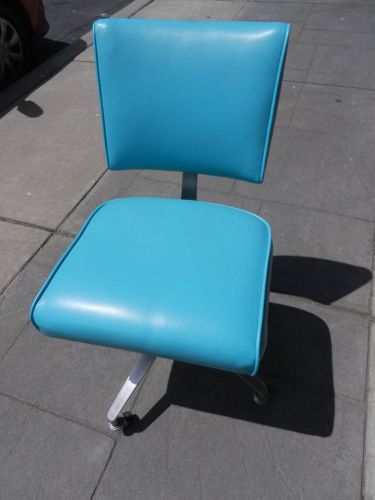 MID CENTURY MODERN INDUSTRIAL TEAL VINYL ROLLING OFFICE CHAIR