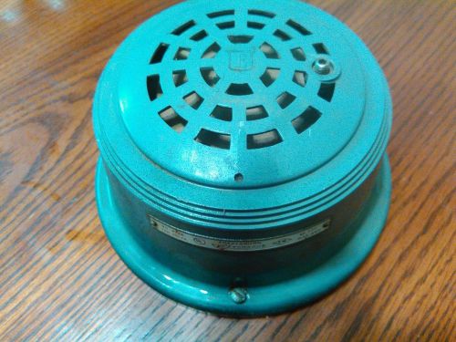 Vintage Wall Mount Heavy Duty Metal Fire Horn Alarm Edwards Adaptahorn USA 374-A