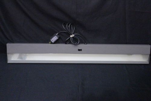 Herman Miller 46&#034; Under Cabinet Cubicle Fluorescent Light 120v/60hz/.67amp