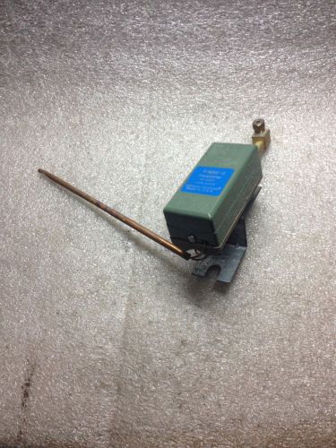 (D5) JOHNSON CONTROLS T-5210-2 TRANSMITTER