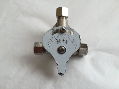 ZURN Adjustable Hot/Cold Warm Water Mixing Valve P6900-MV-XL 3/8&#034; Compression