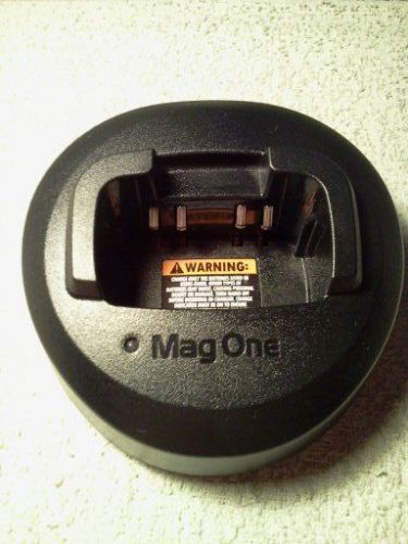 OEM MOTOROLA MAG ONE TRI-CHEM CHARGE BASE/ *NO POWER SUPPLY