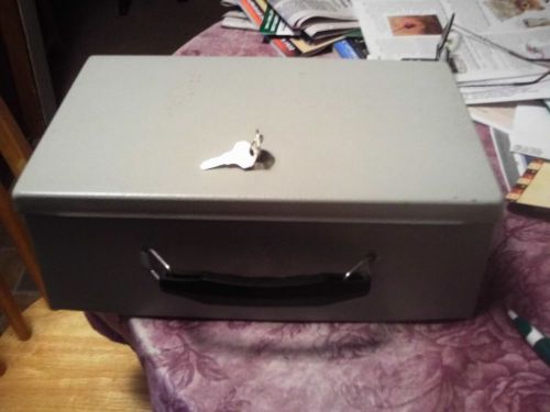 LOCKING STEEL CASH BOX WITH 2 KEYS - 12 1/2&#034;X 8&#034; X 4 1/2&#034;