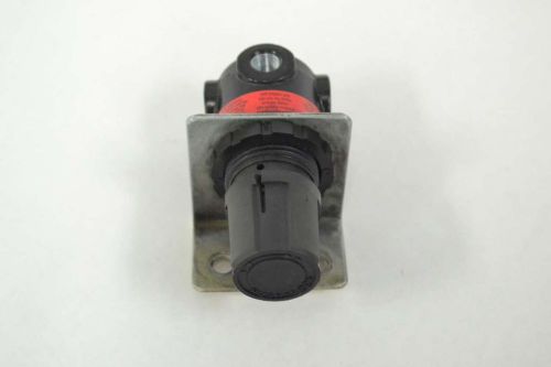 PARKER 14R113FD 4 WAY PRESSURE 300PSI 1/4 IN NPT PNEUMATIC REGULATOR B355670