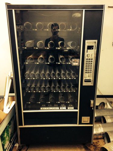 SNACK VENDING MACHINE 7600 D804