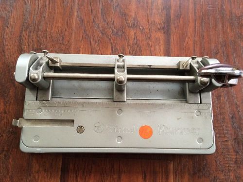 VINTAGE WILSON JONES HUMMER 3 HOLE PUNCH #314 - NICE