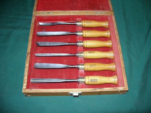 VINTAGE SET OF AMT WOODWOORKING WOOD CARVING TOOLS GOUGES AND CHISELS