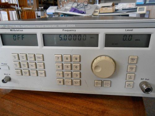 WAVETEK 2500A / .2-1100 MHz SYNTHESIZED SIGNAL GENERATOR