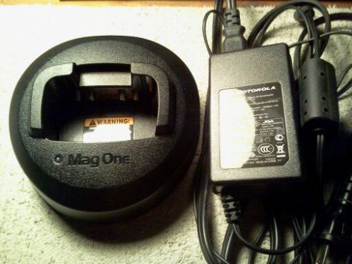 OEM NEW MOTOROLA  MAG ONE **TRI-CHEM CHARGER W/POWER SUPPLY